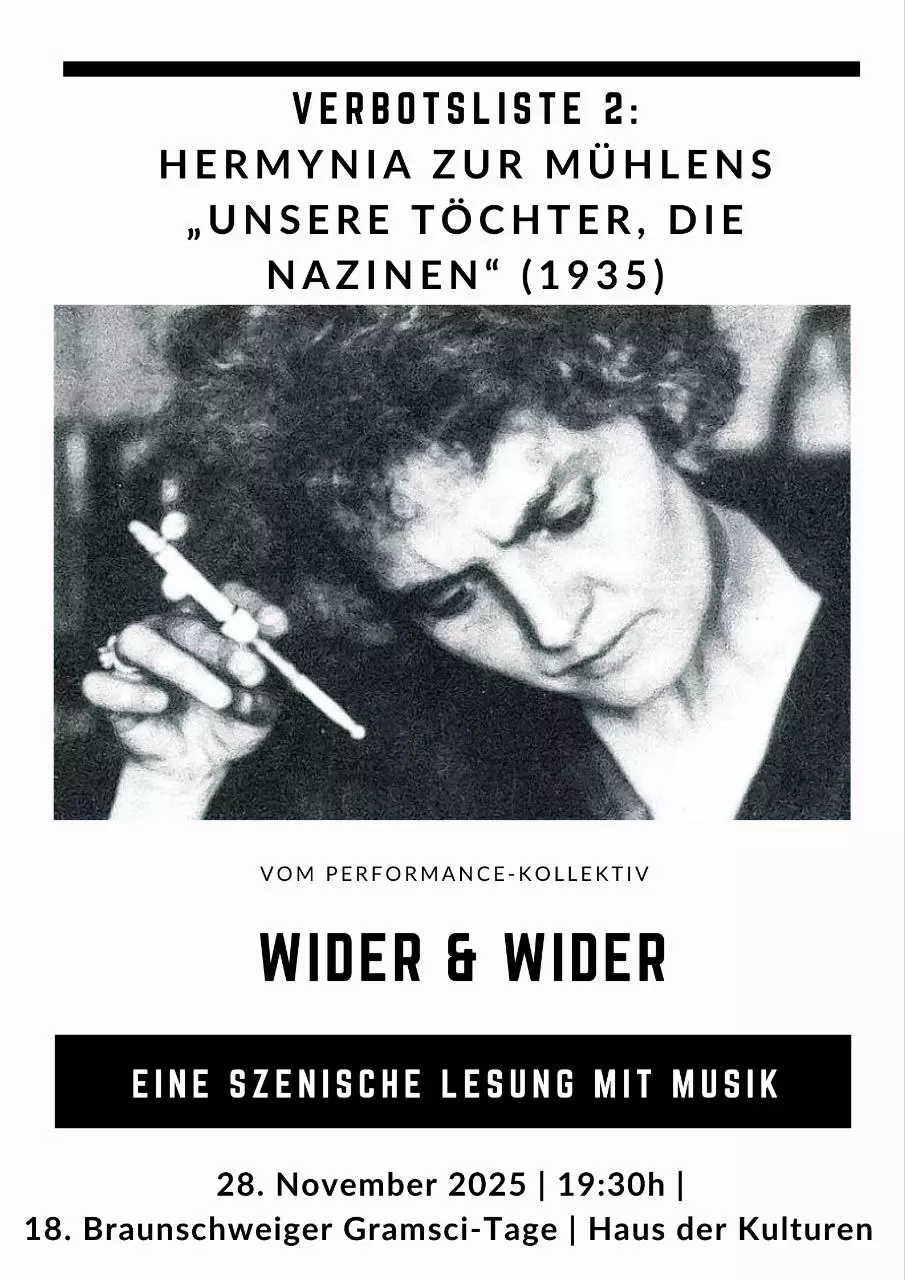 Ein weißes Poster für die szenische Lesung mit einem schwarz-weiß Bild von Hermynia Zur Mühlen, eine Frau mit kurzem Haar. Sie hält eine Hand mit einem Stift auf Kopfhöhe.