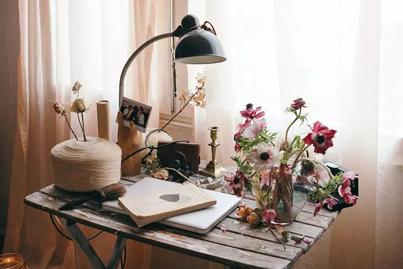 07-poemsandposies-desk