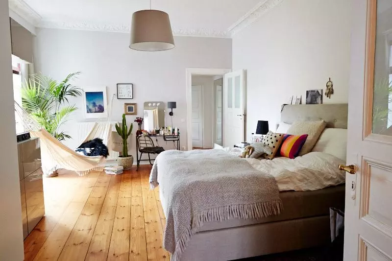 Femtastics-Miriam-Jacks-Schlafzimmer-Totale
