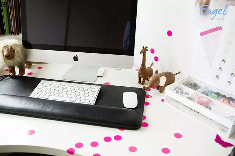 Lucy_Astner_office