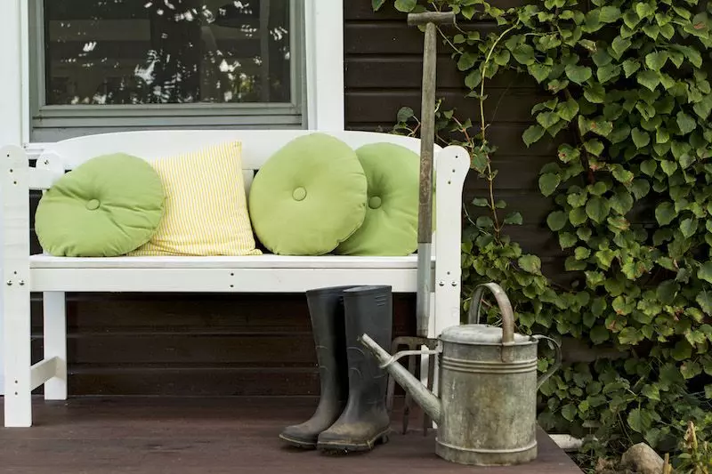 Schrebergarten-Makeover-Gartenbank