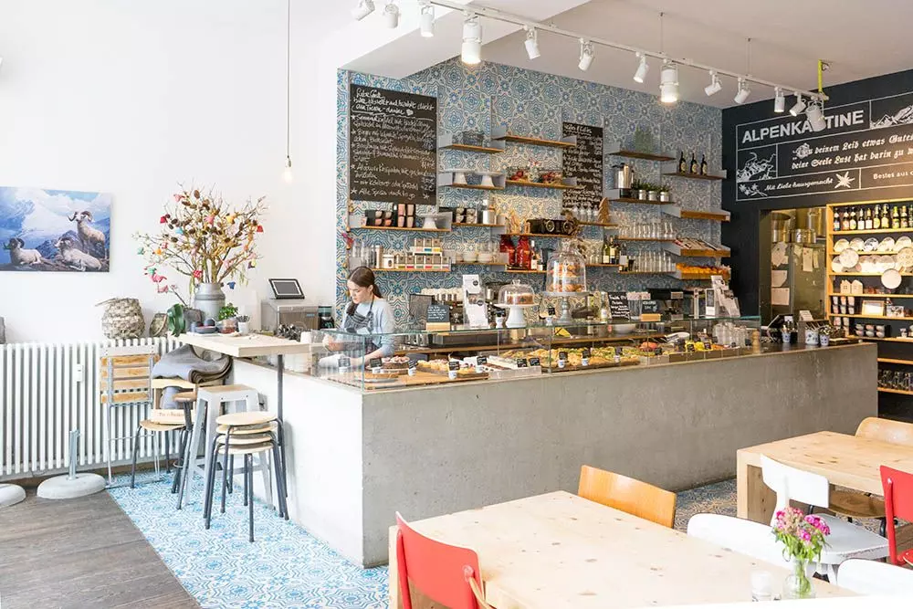 03-alpenkantine-pelle-buys