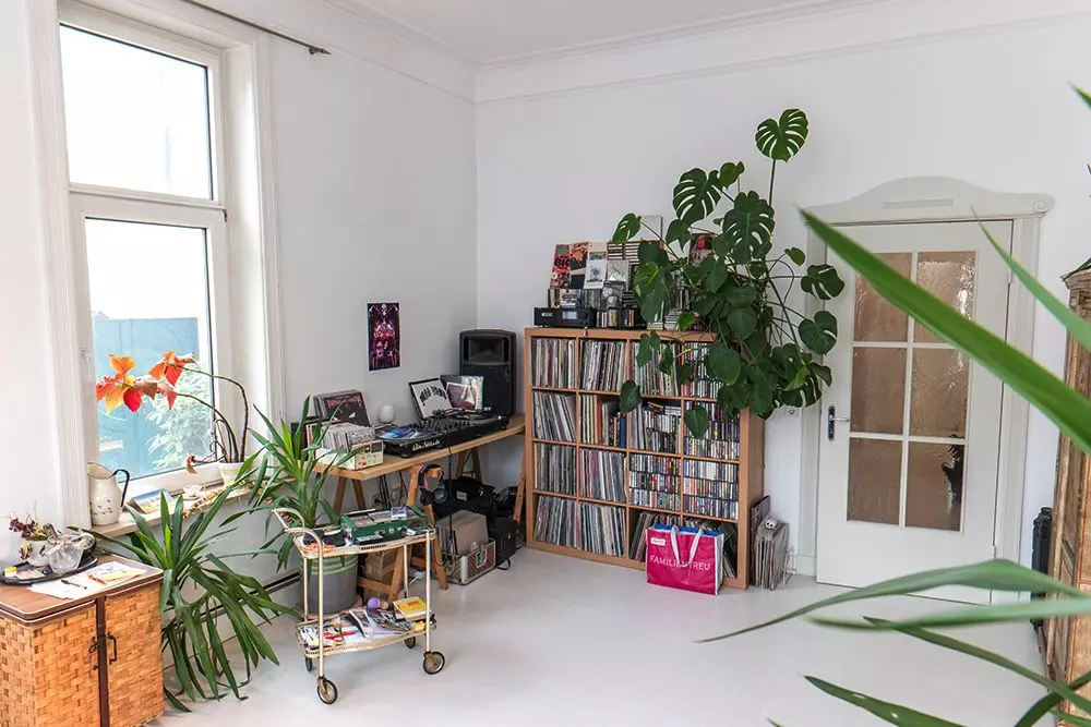 03-homestory-alphamob