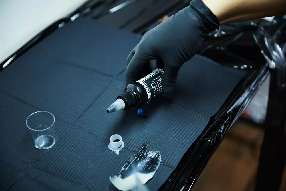 Femtastics-Jules-Wenzel-Immer-und-ewig-Tattoo-Arbeitstisch