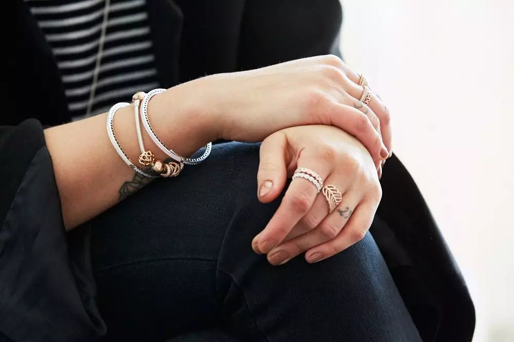 Femtastics-Masha-Sedgwick-Pandora-Schmuck