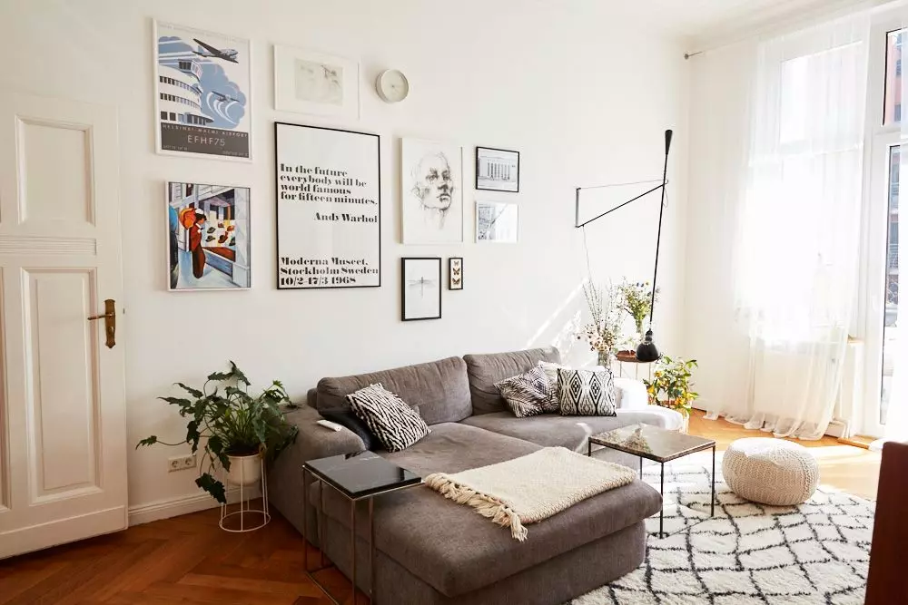 Femtastics-Masha-Sedgwick-Wohnung-Wohnzimmer