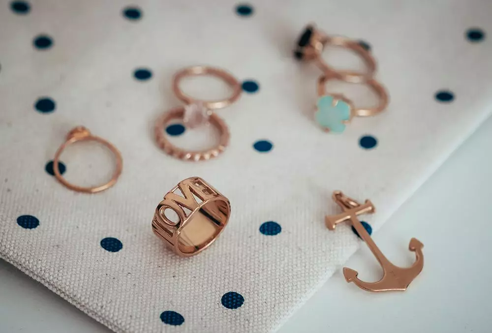Femtastics-Mia-Vadasz-IloveMiaki-Schmuck