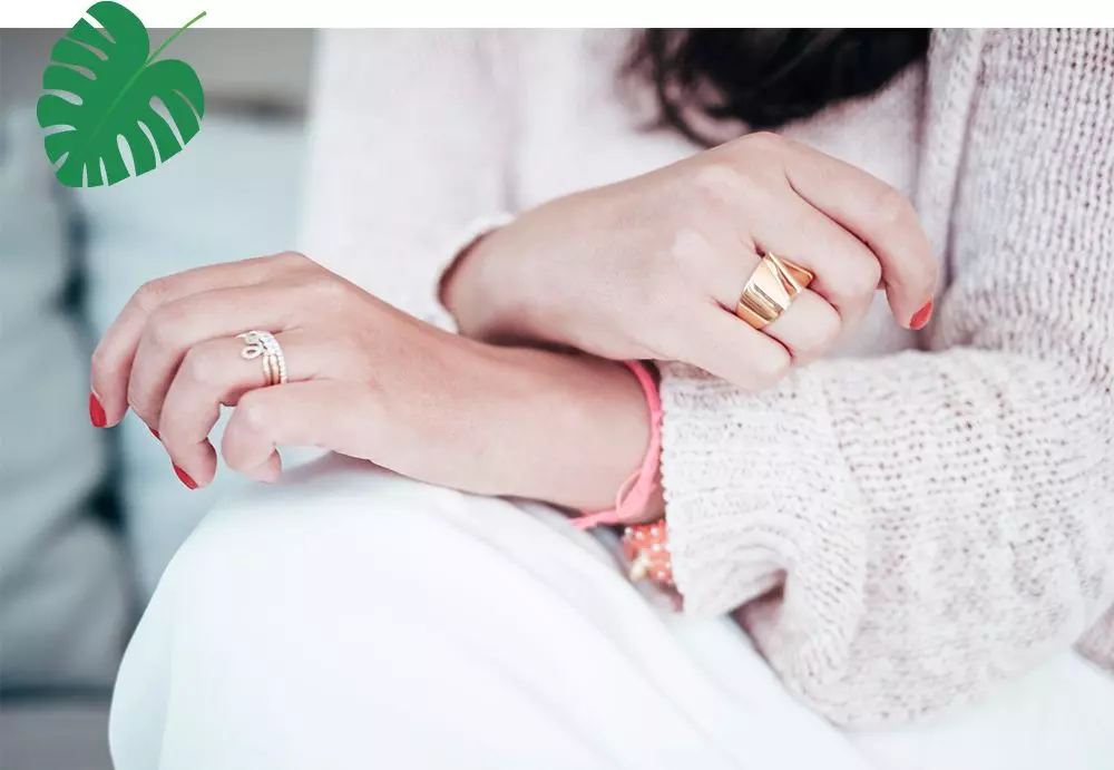 Femtastics-Mia-Vadasz-Schmuck