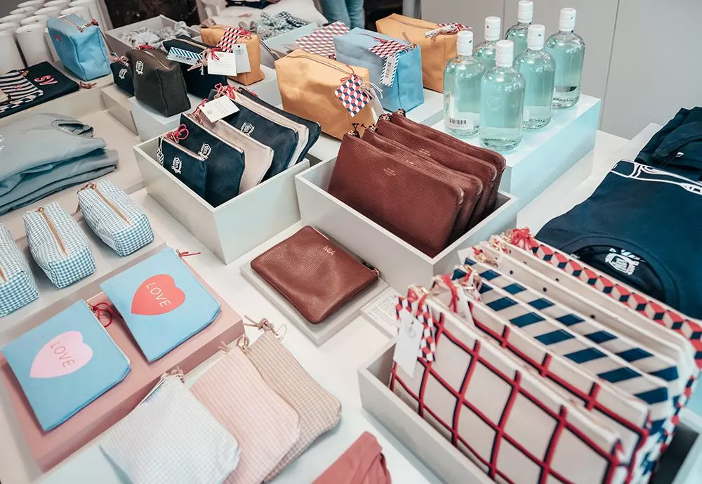 Femtastics-Townhouse-Zurich-Taschen