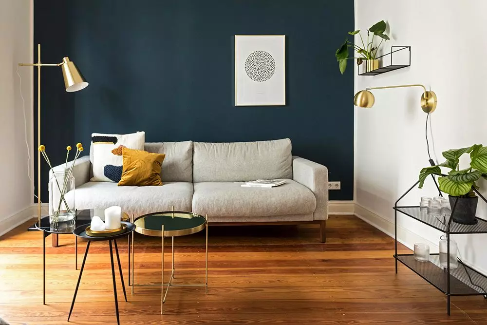 Femtastics-Wohnglueck-Hamburg-Sarah-Ramroth-Sofa-Wohnzimmer