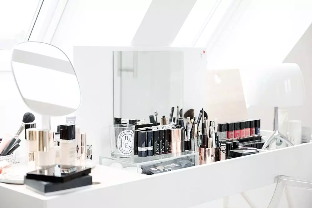 femtastics-Juliane-Diesner-Styleshiver-Schminktisch