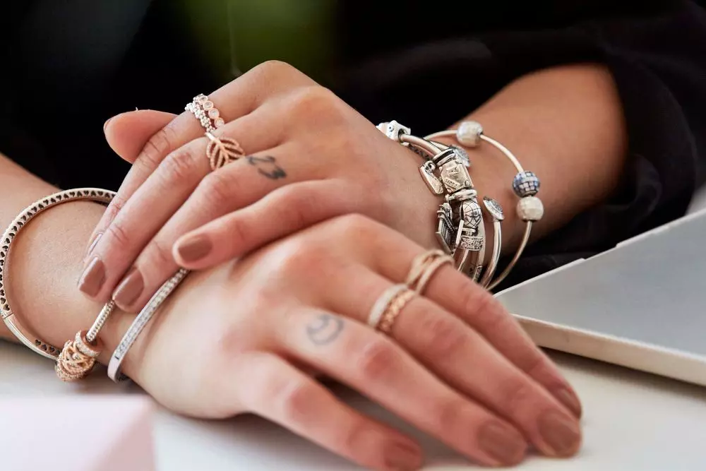 femtastics-Masha-Sedgwick-Schmuck-Pandora