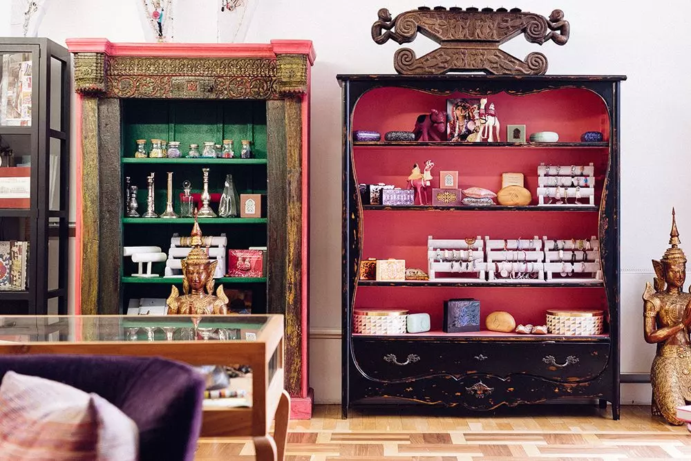 femtastics-Nay-Palad-Armbaender-Taschen