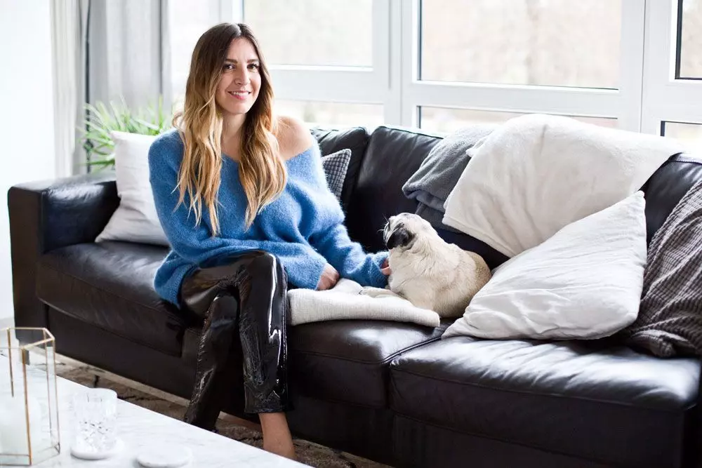 femtastics-Sandra-Ebert-Black-Palms-Home-Story