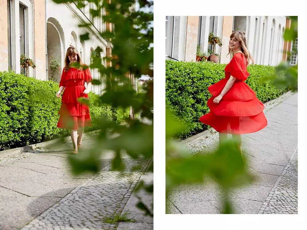 femtastics-Sarah-Neuendorf-rotes-Mint-and-Berry-kleid