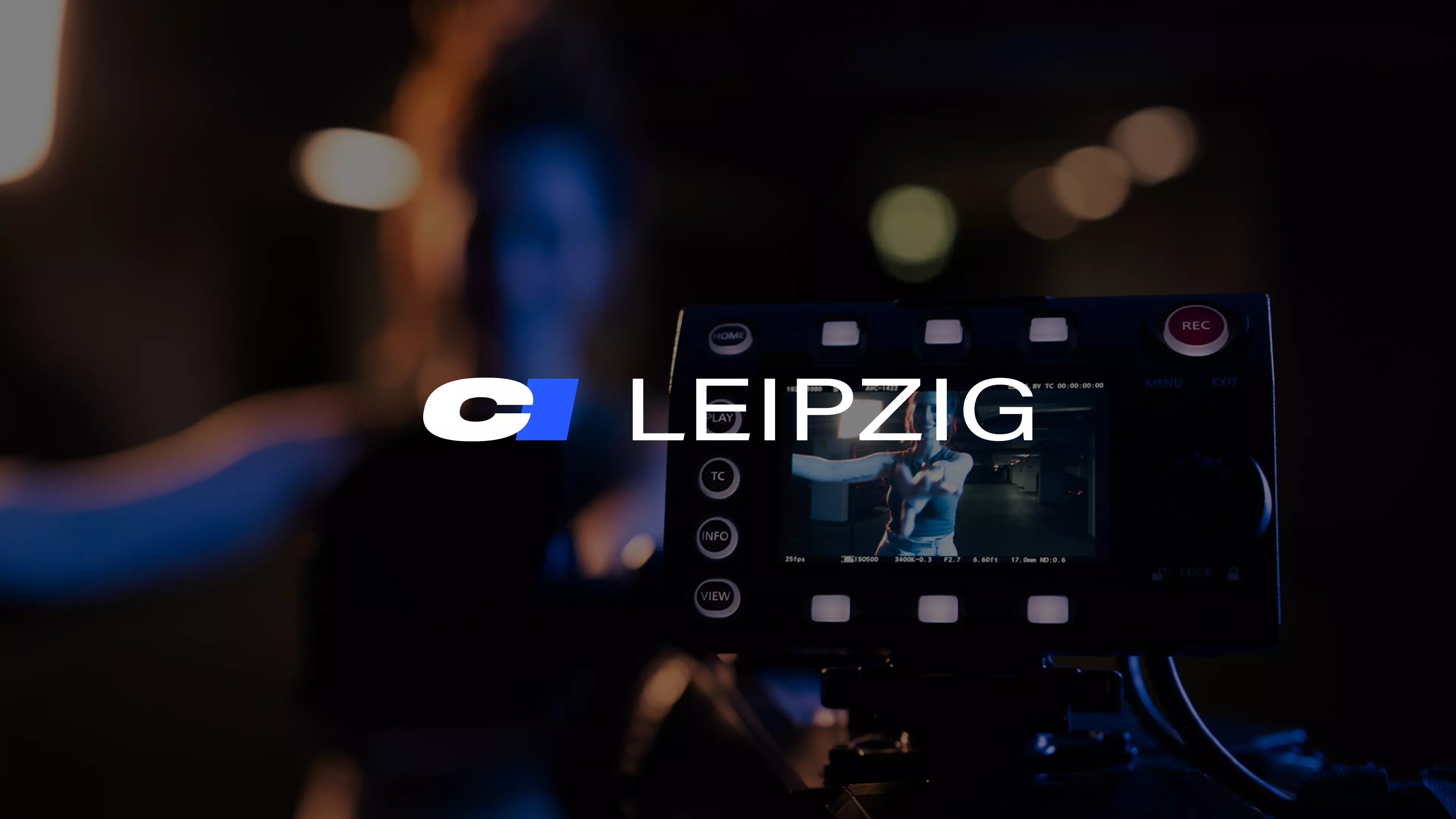 Logo von CI Leipzig auf verschwommenem Hintergrund