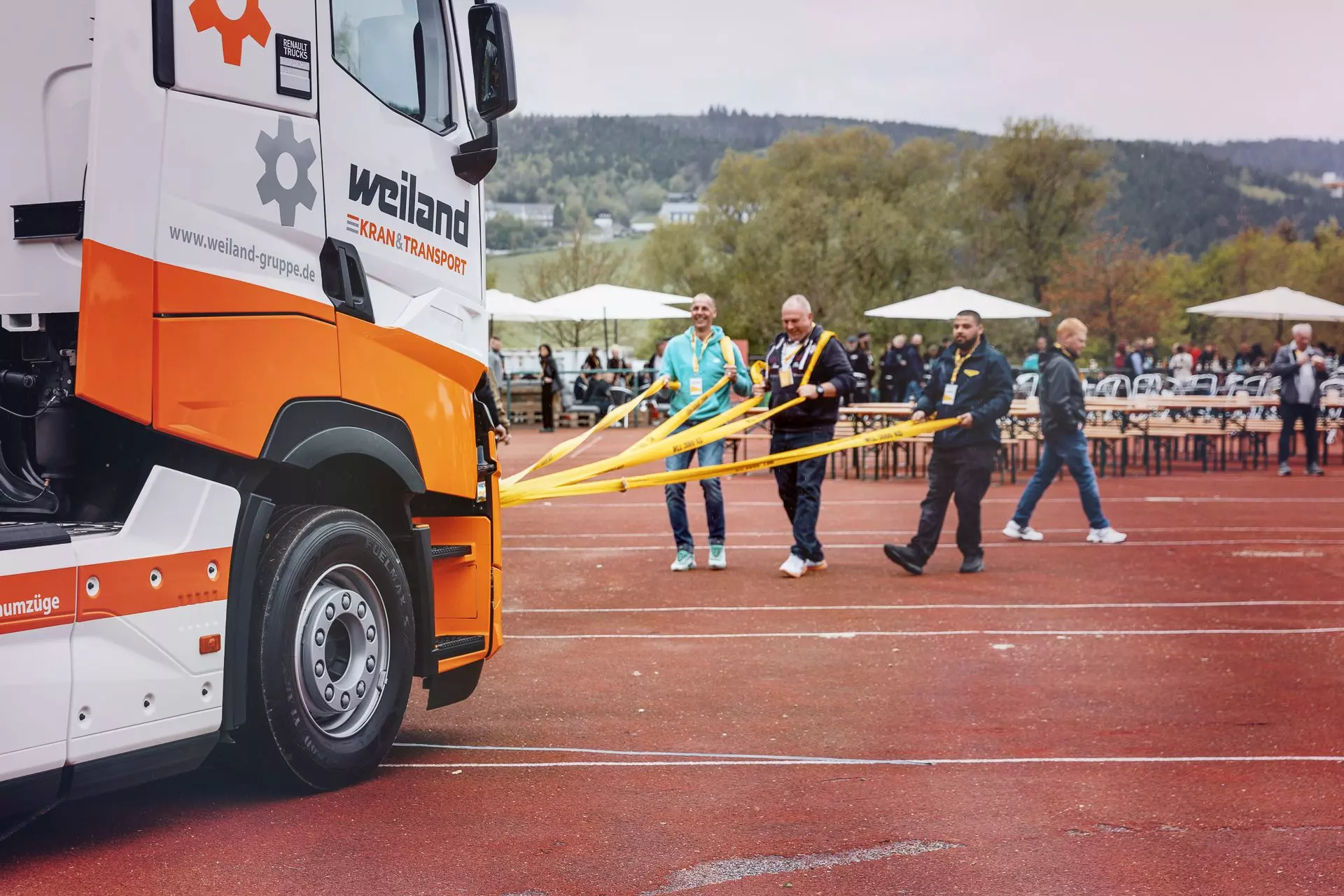 Das obligatorische Sattelschlepper Tauziehen darf nicht fehlen!