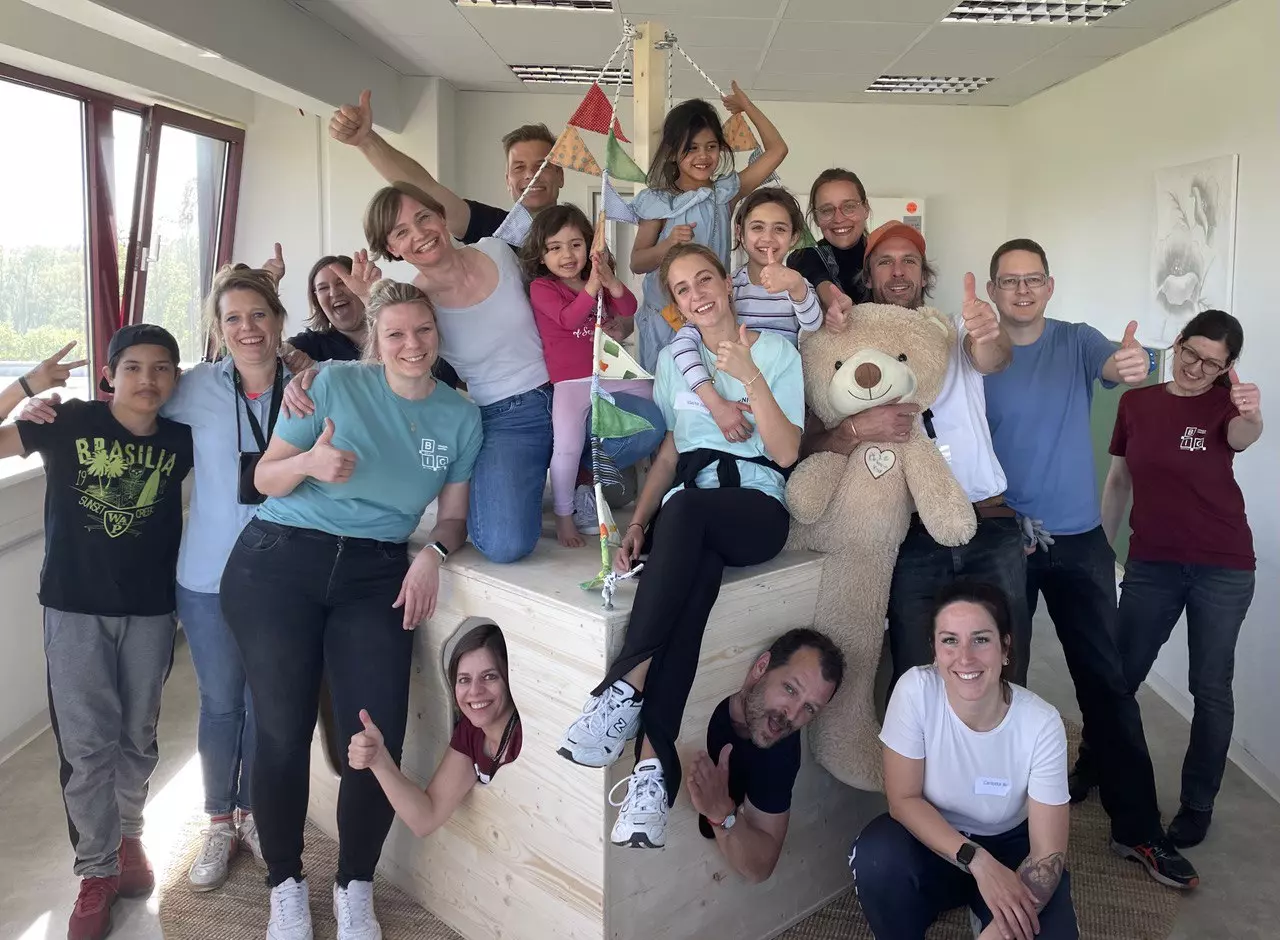 Teamfoto DOC Geflüchtetenunterkunft