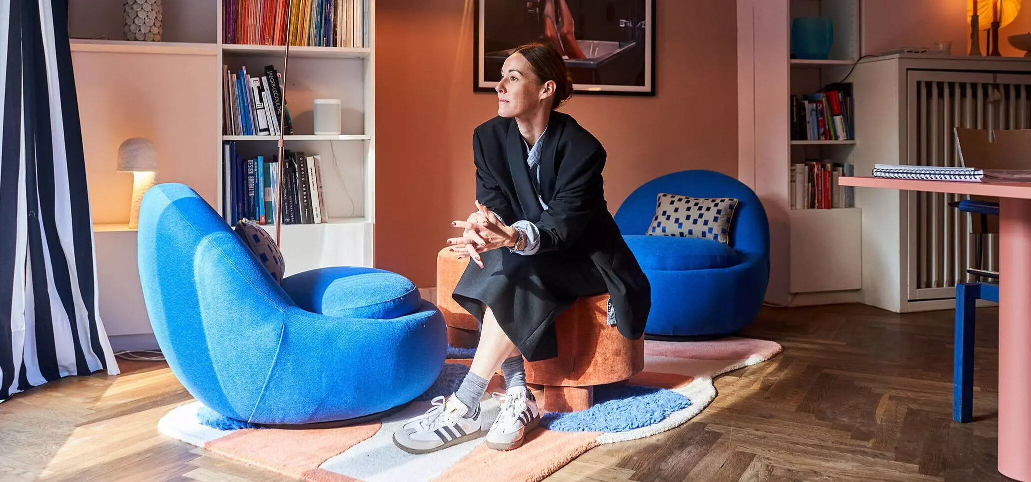 Alexandra von Frankenberg in ihrem Wohnzimmer - femtastics