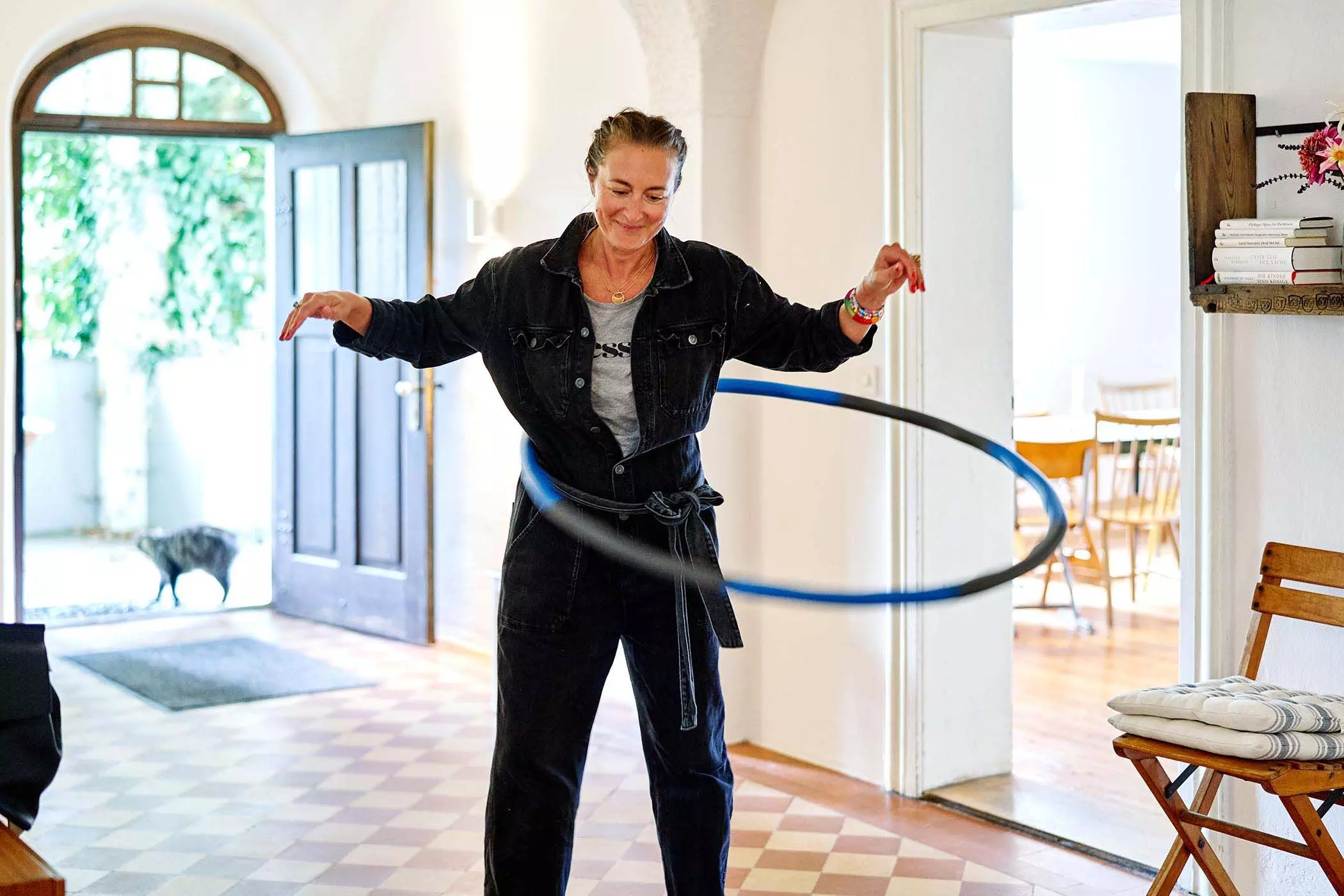 Anna Schäffel lässt den Hula-Hoop-Reifen kreisen - femtastics