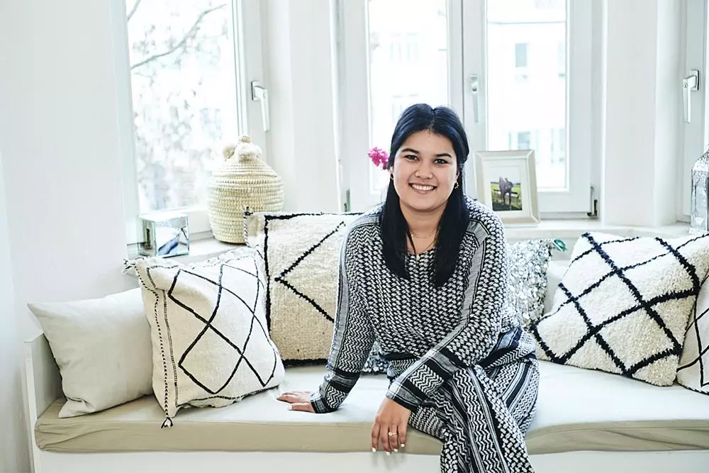 01-charin-thomas-the-lovely-concept