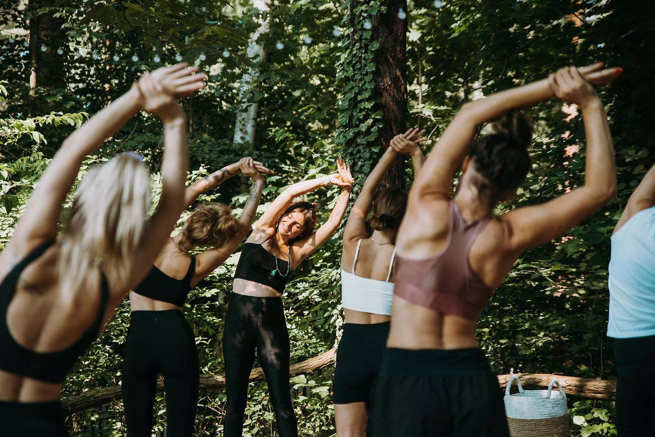 Das "For Rest Retreat" bietet Yoga im Wald an | femtastics