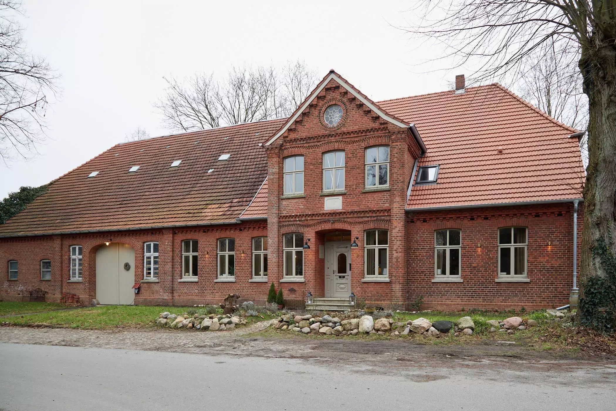 Altes, kernsaniertes Backstein-Gutshaus bei Lüneburg - femtastics