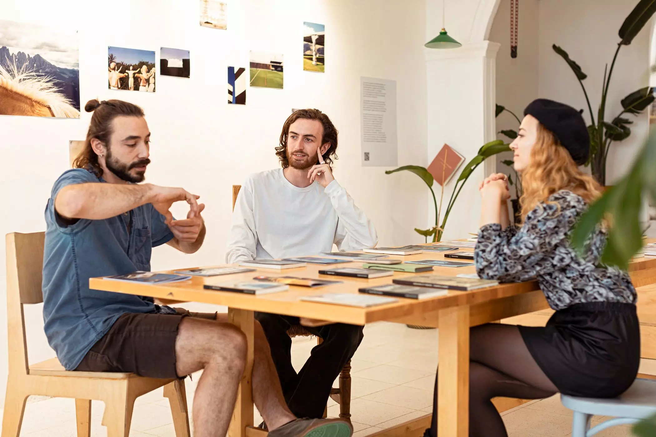 „Amigou Lab“-Gründer John Muha und Oscar Ramsay mit Autorin Paulina Kulczycki | femtastics