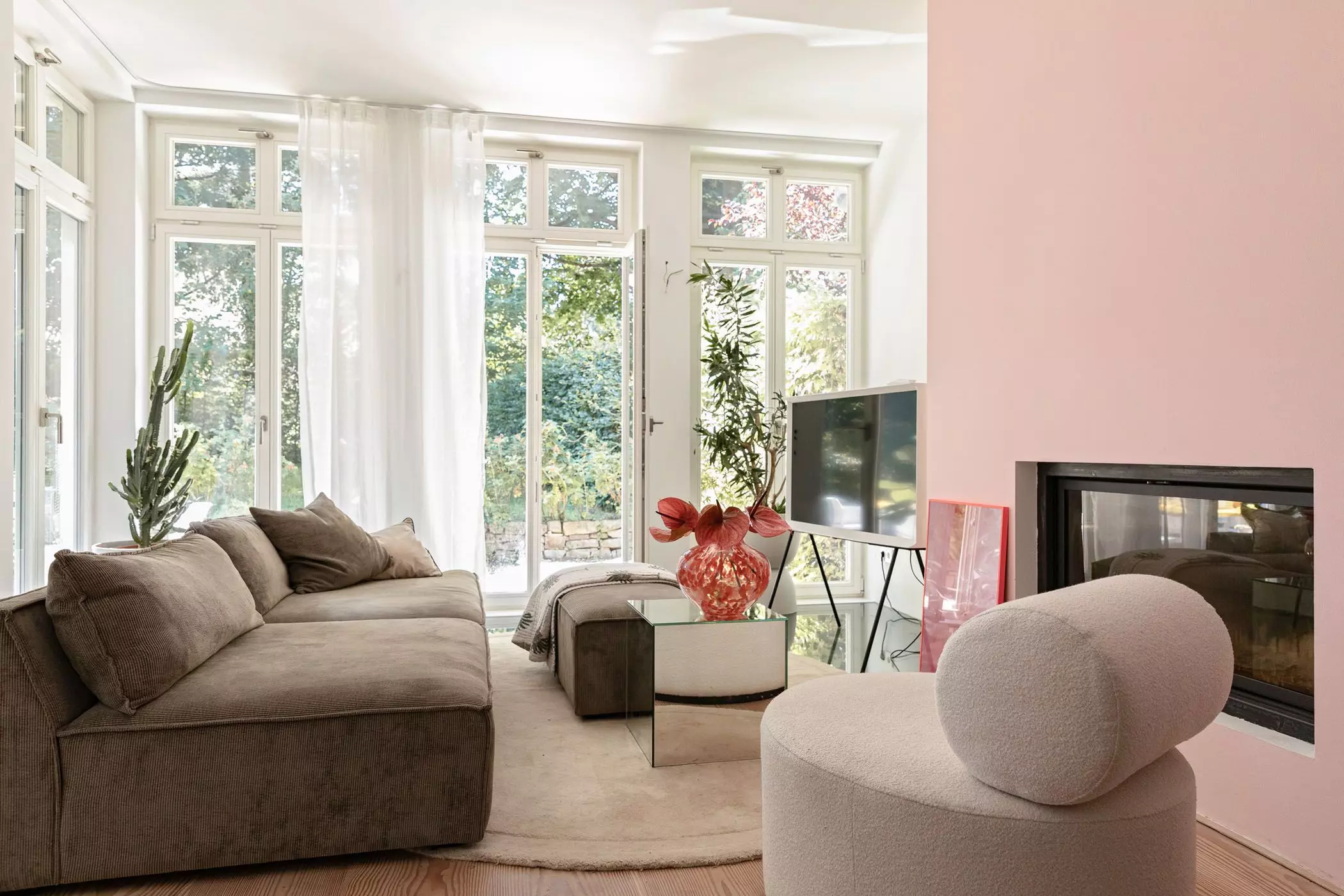Helles Wohnzimmer von Charlotte Kuhrt - femtastics