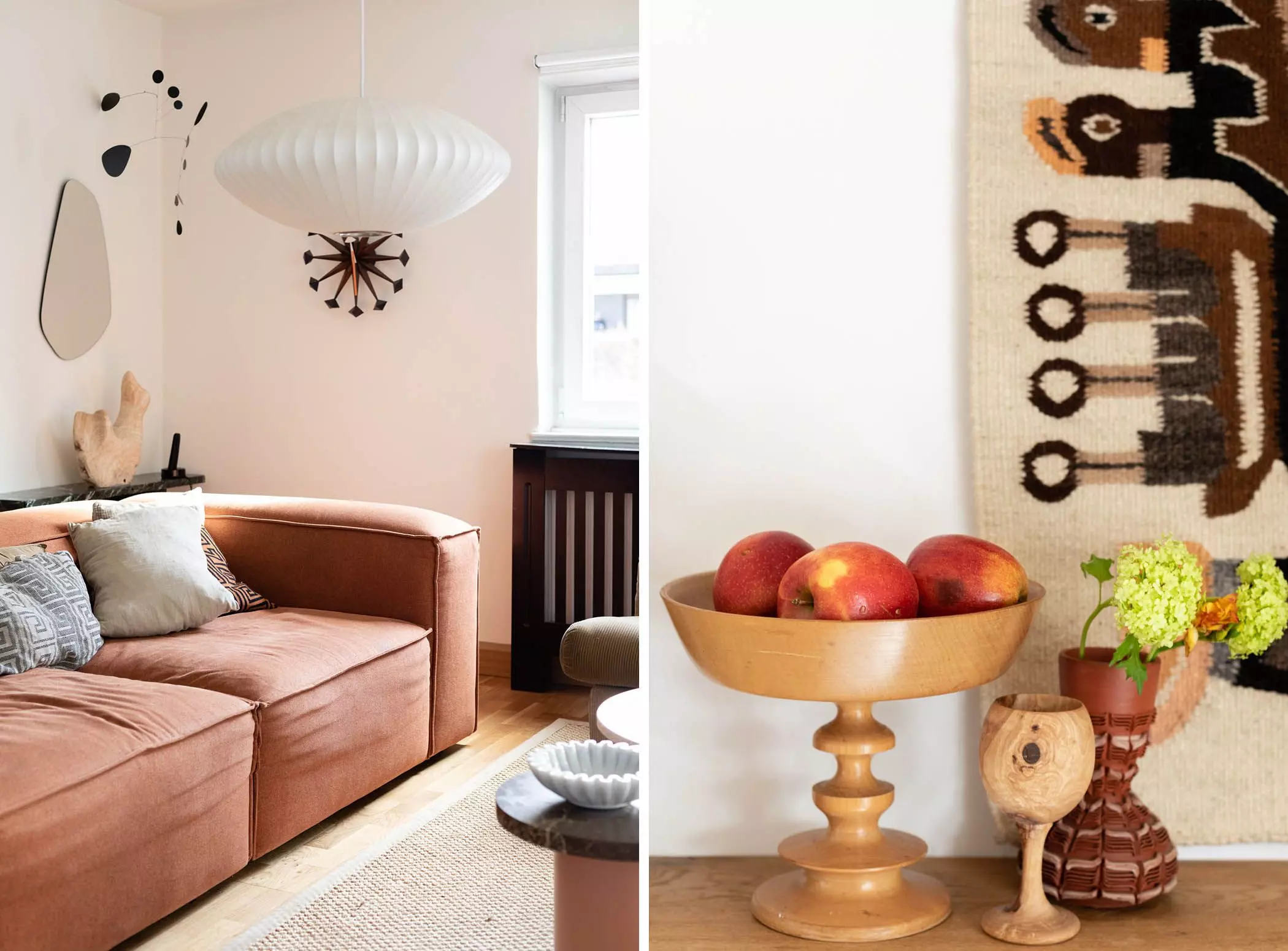 Wohnzimmer mit rostfarbenem Sofa und Holzvasen- femtastics
