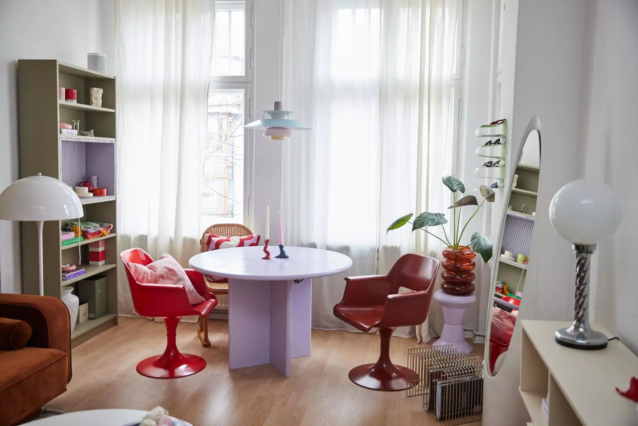 Esszimmer mit DiY-Tisch in fliederfarben - femtastics