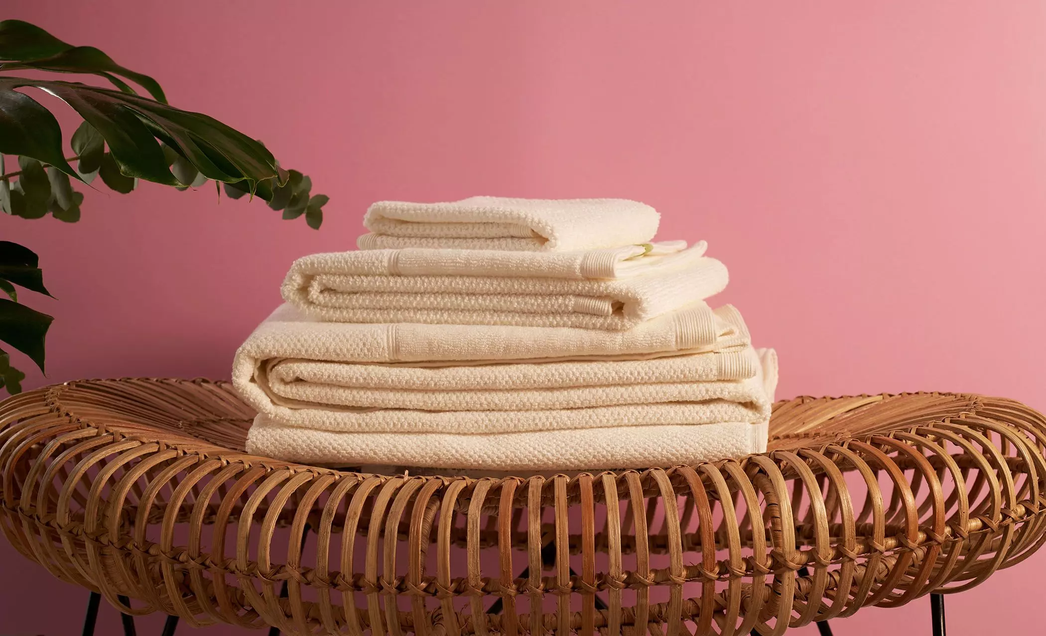 08-kushel-CloudWhiteFamilysetpinkBG