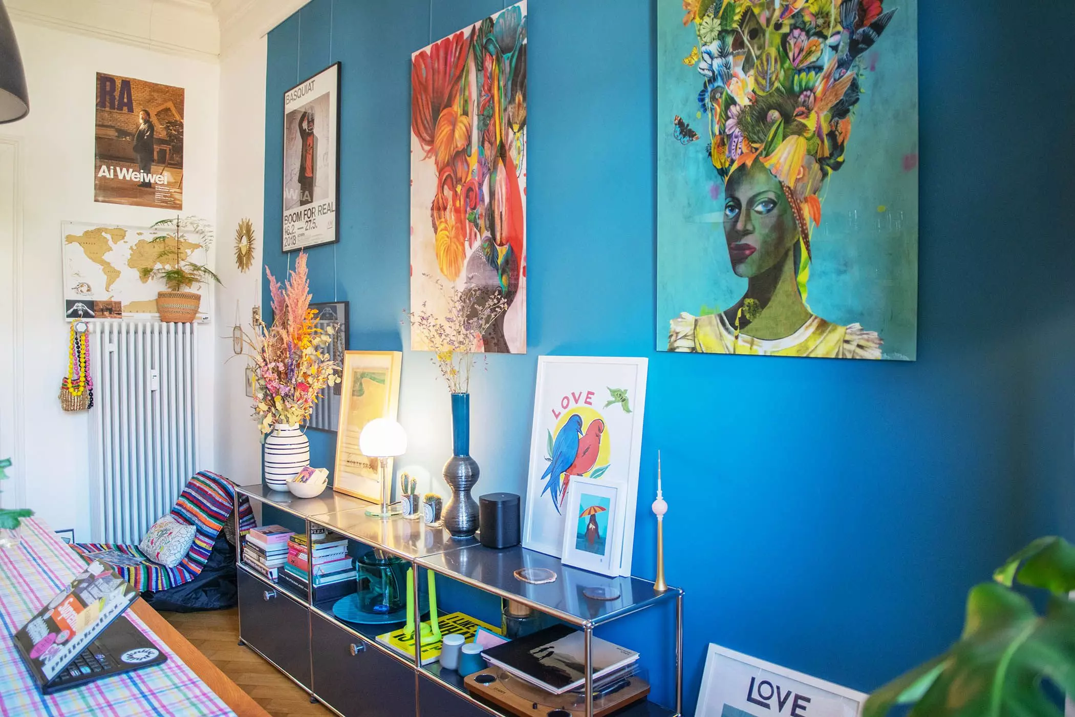 09-blaue-wand-wohnung