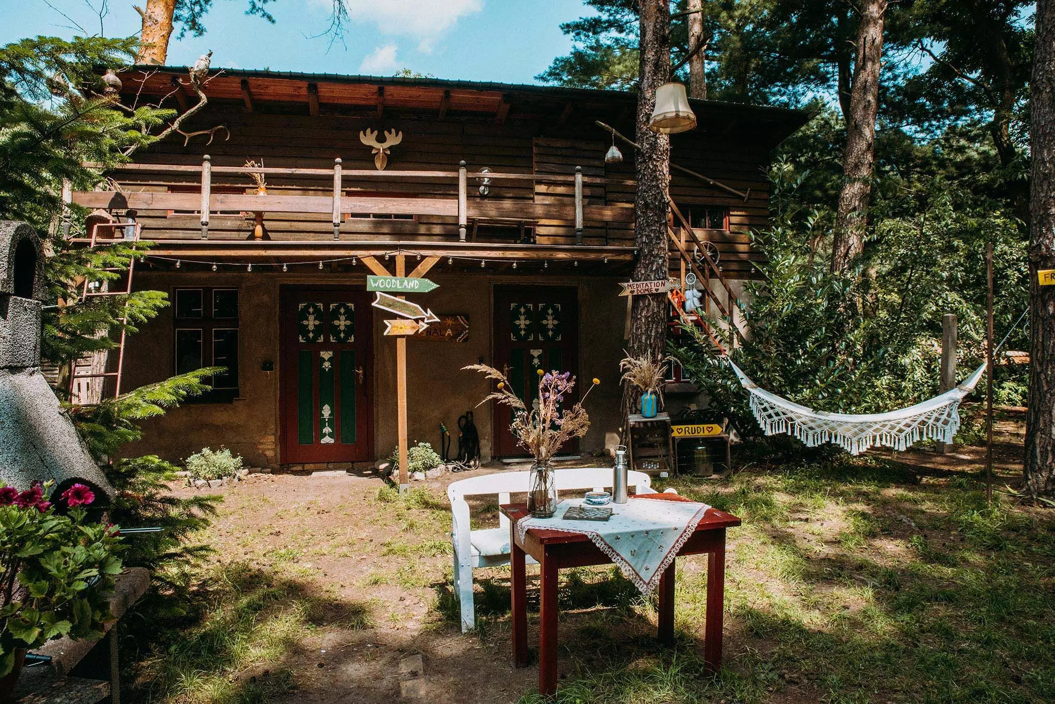 Caro Herz baute eine alte Remise zur Yoga Scheune um | femtastics