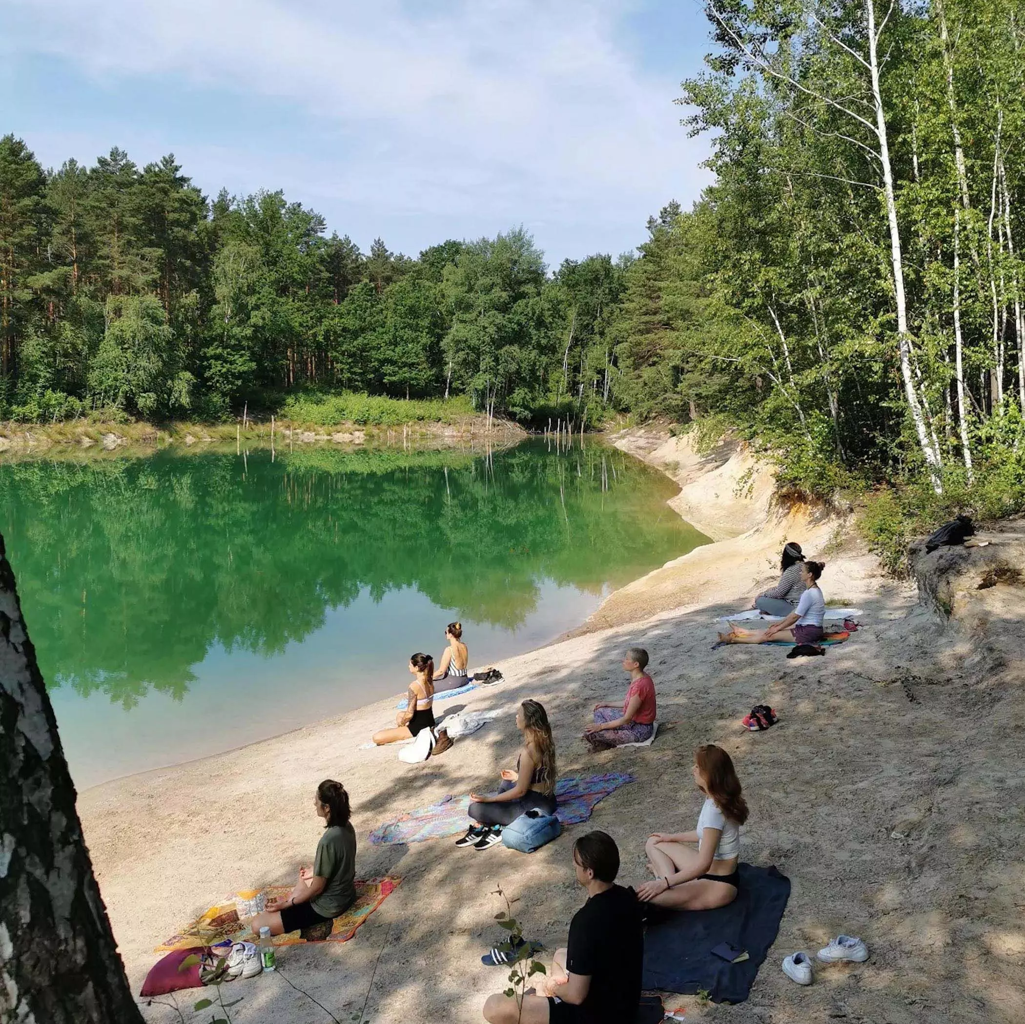 Yoga im Wald in der Nähe Berlins | femtastics
