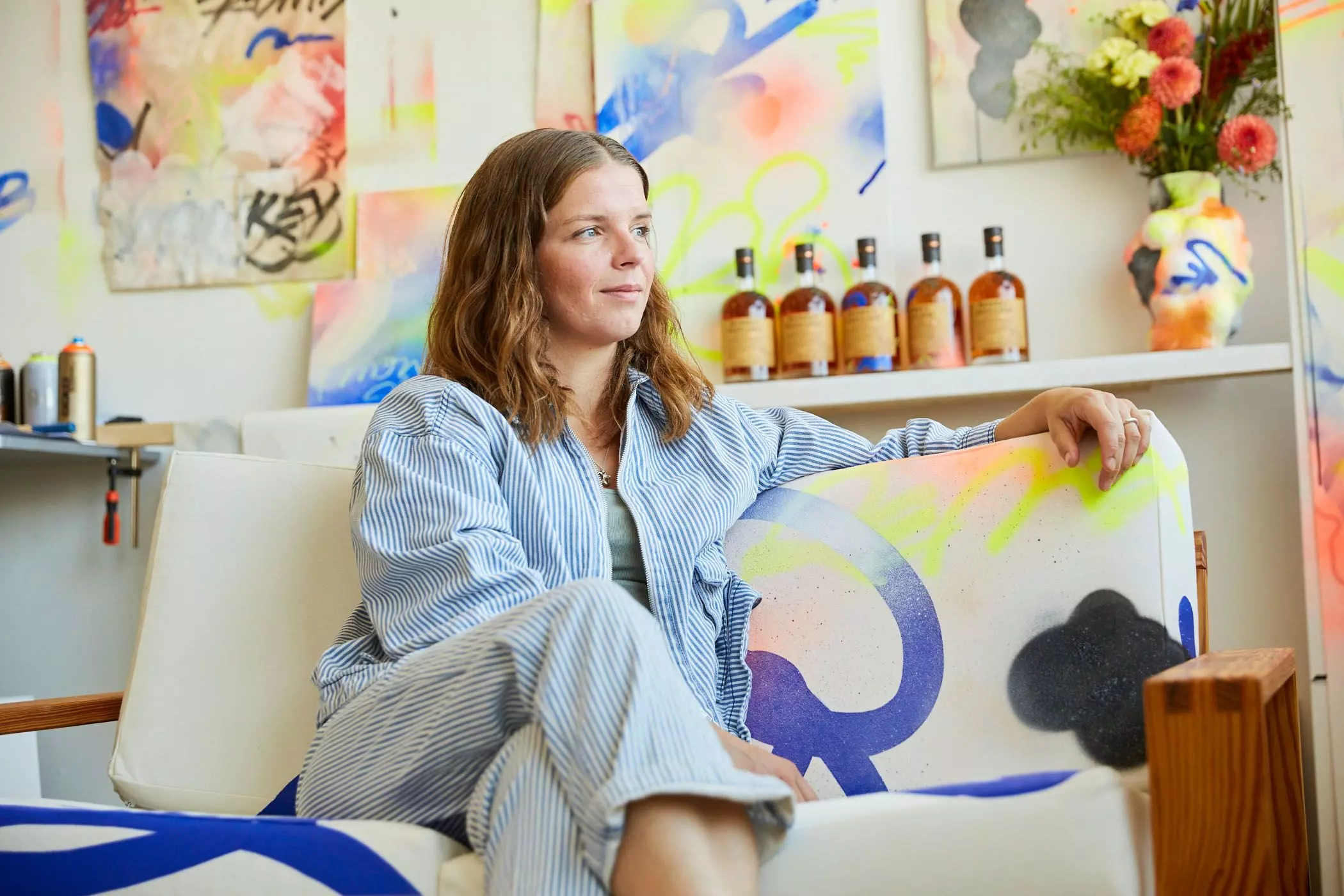 Portraitfoto der Künstlerin Anna T-Iron in ihrem Studio - femtastics