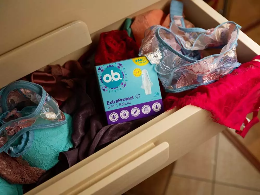o.b. Tampons in einer Wäscheschublade