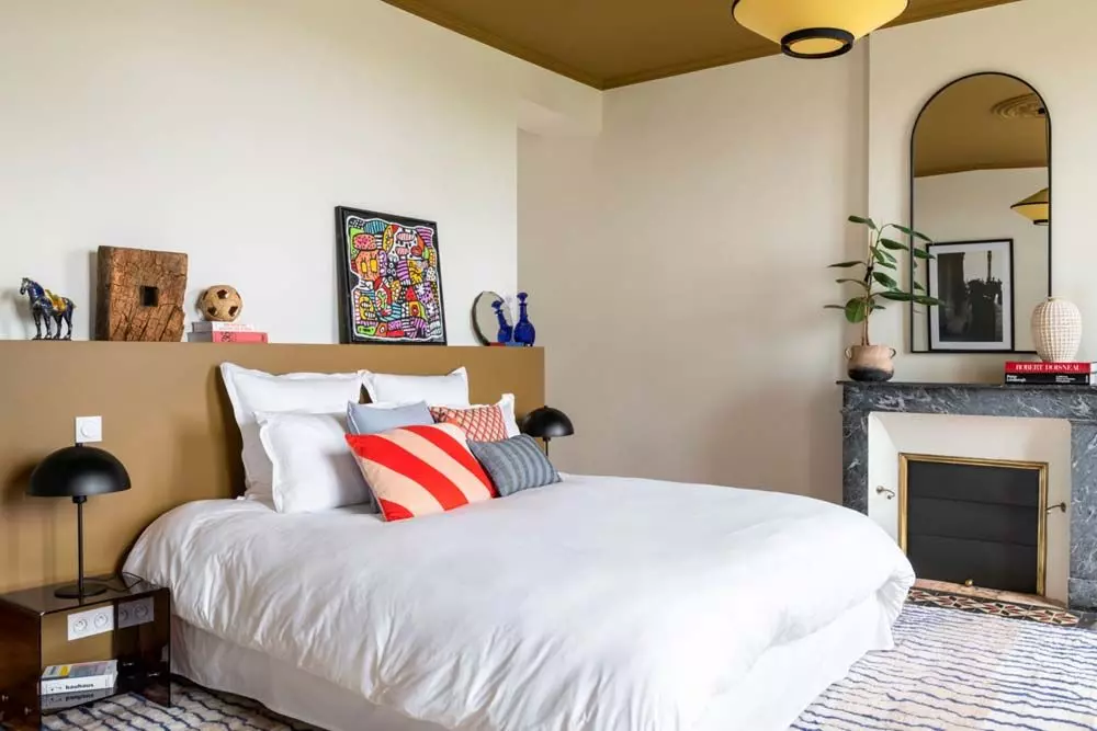 Maison Groleau Schlafzimmer mit Kamin