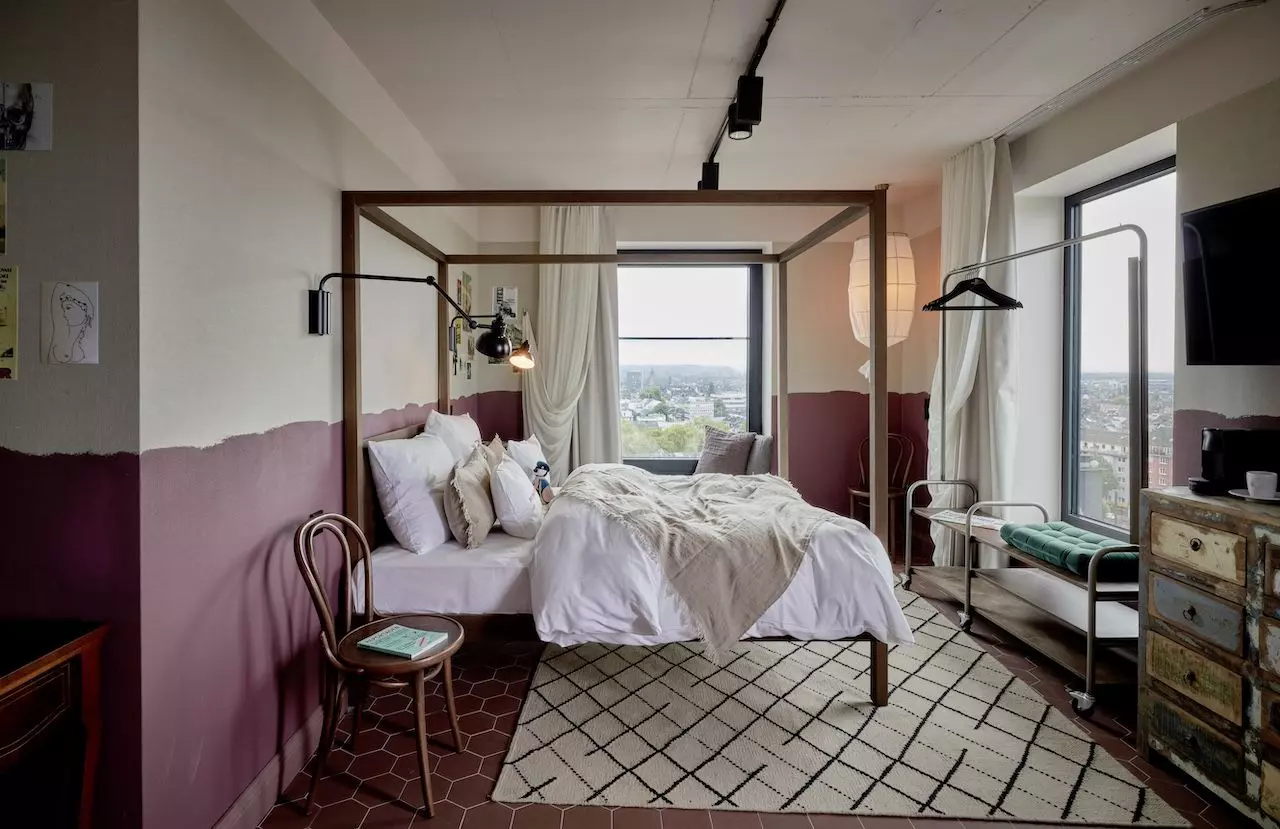 25h_Tour_SteveHerud_Rooms_French_Large_large (2)