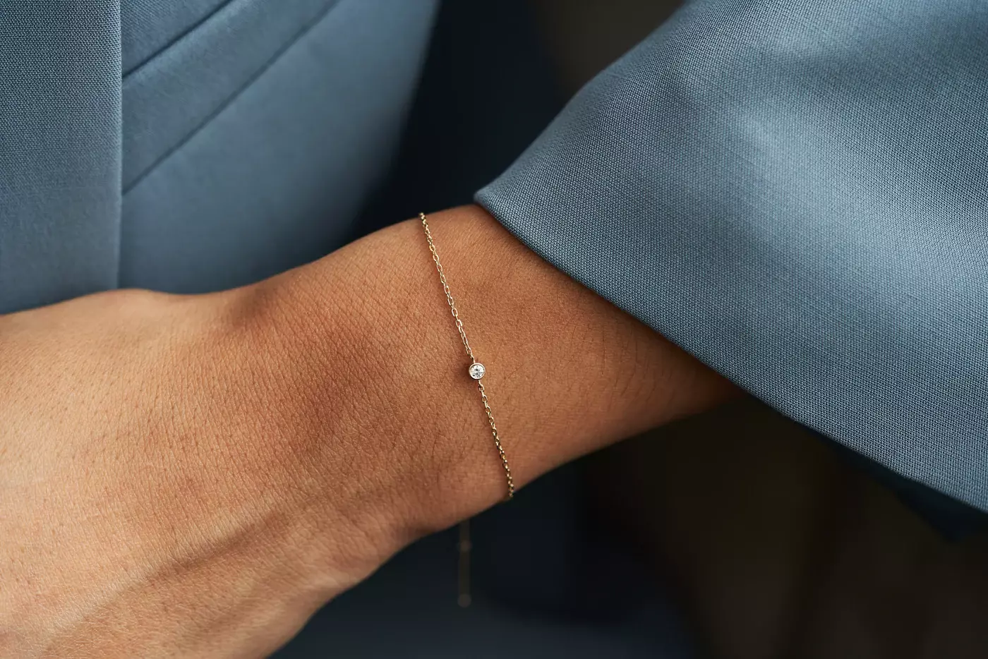 Akind Diamantarmband am Handgelenk