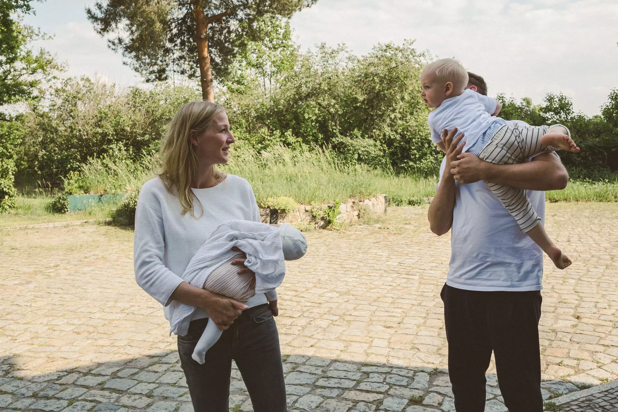 Nina und Gero von "Bahnhofszeit" mit ihren Kindern - femtastics