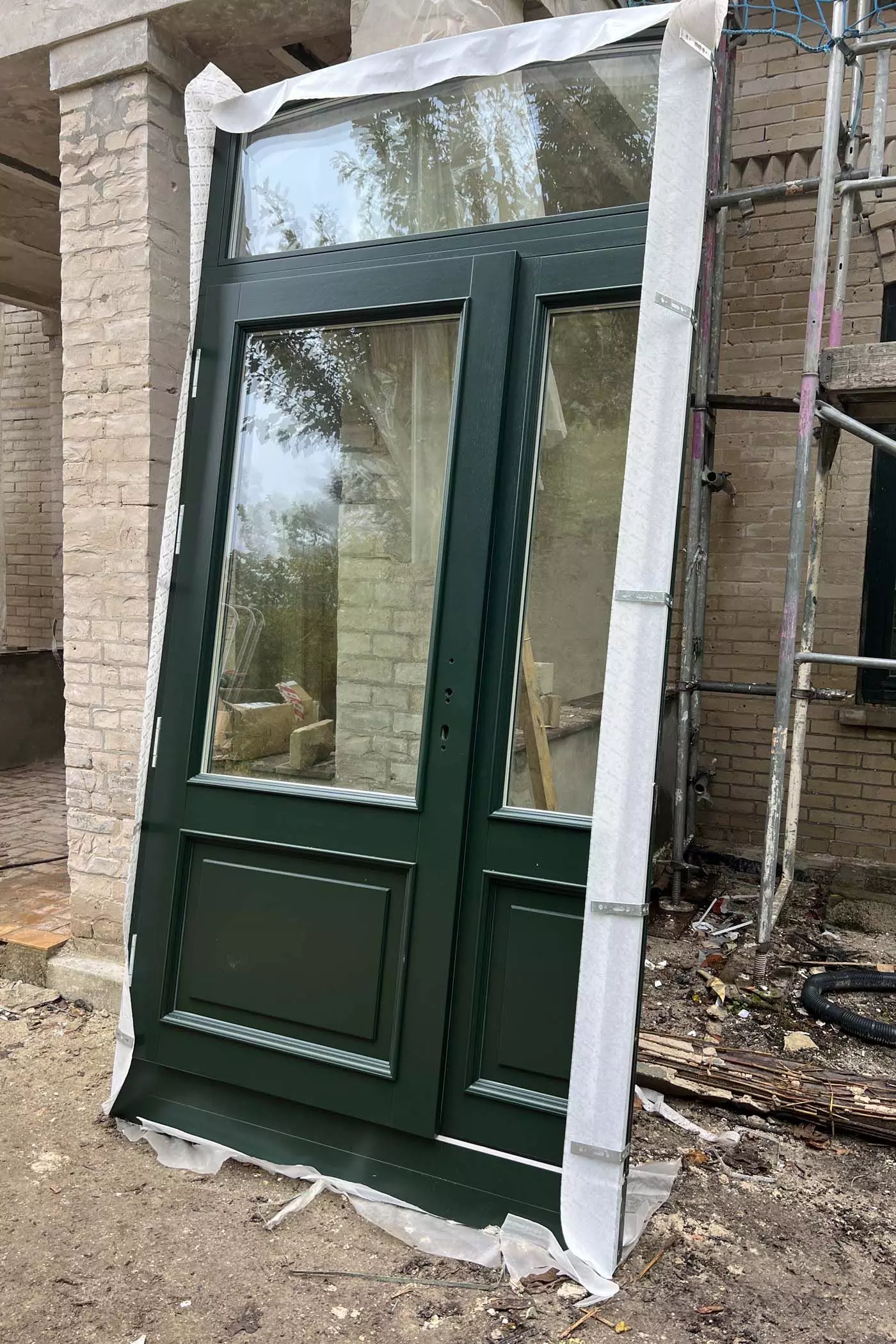 Neue Türen und Fenster bekommt das Haus bei der Altbausanierung auch - femtastics