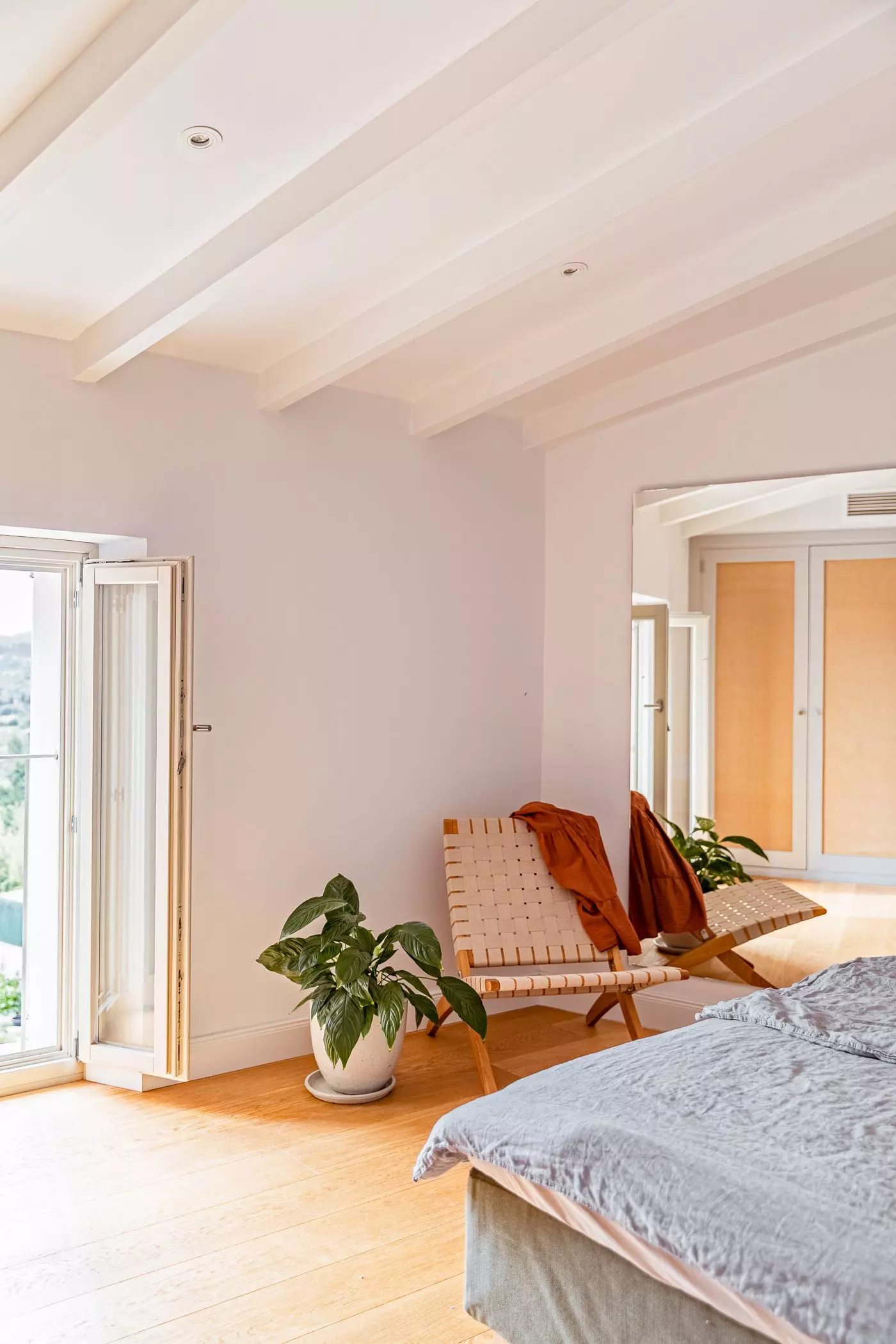 Abgehängte Decke mit integrierter Beleuchtung im Schlafzimmer - femtastics