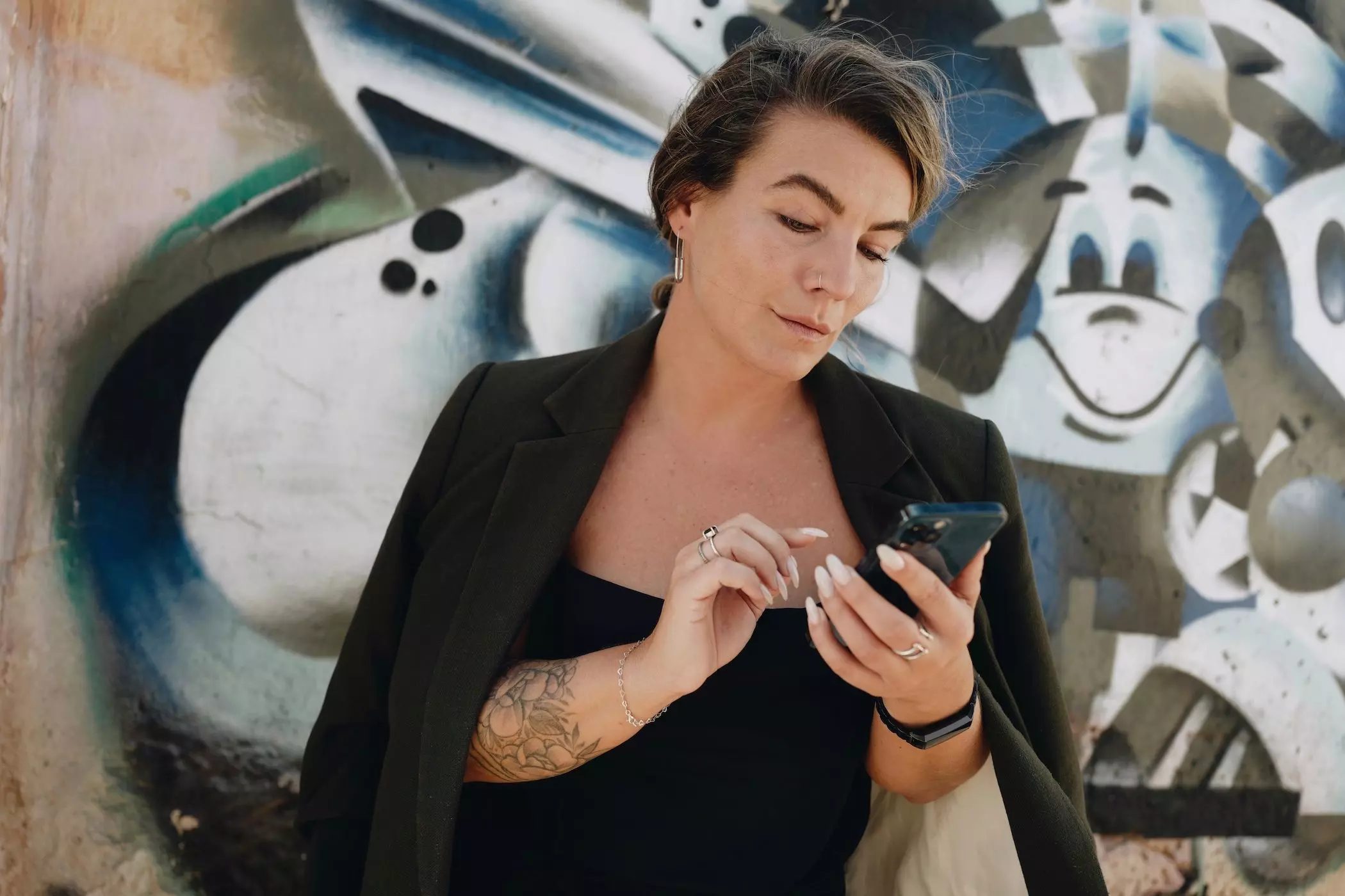 Portrait von Dajana Eder, sie ist Co-Founder der „Women* in Blockchain“ - femtastics