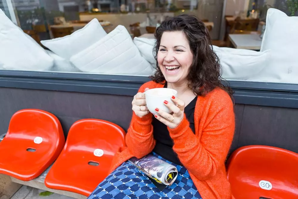 Femtastics-Yasmina-Foudhaili-Osterdeiche-Tag-und-Abend-Cafe