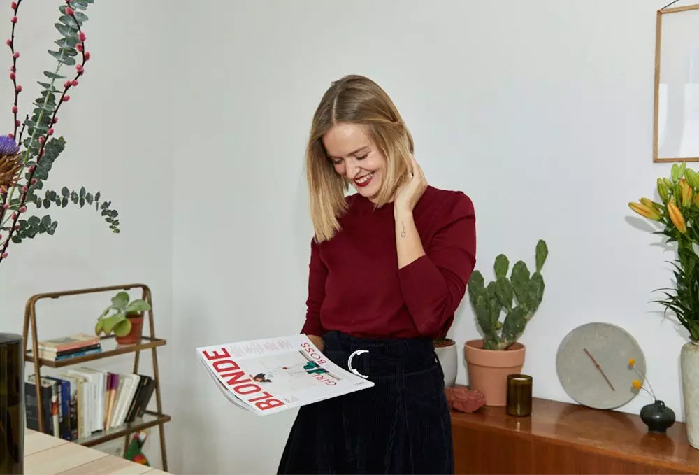 Femtastics_Corinna_Blonde_11