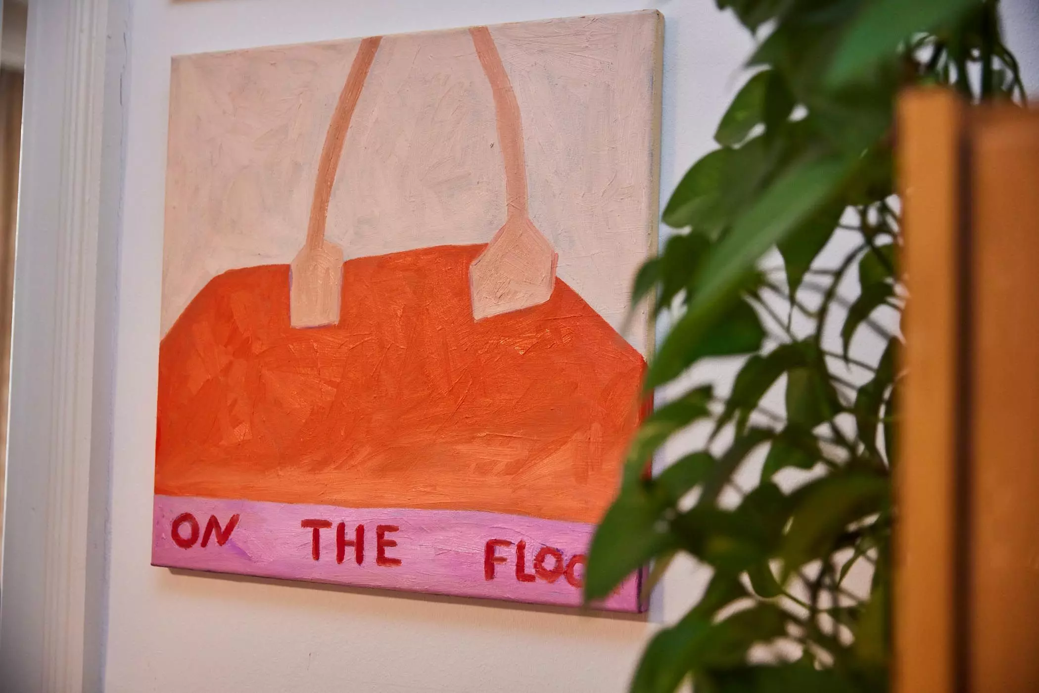 Bild "On the floor" in der Wohnung von Künstlerin Bings - femtastics