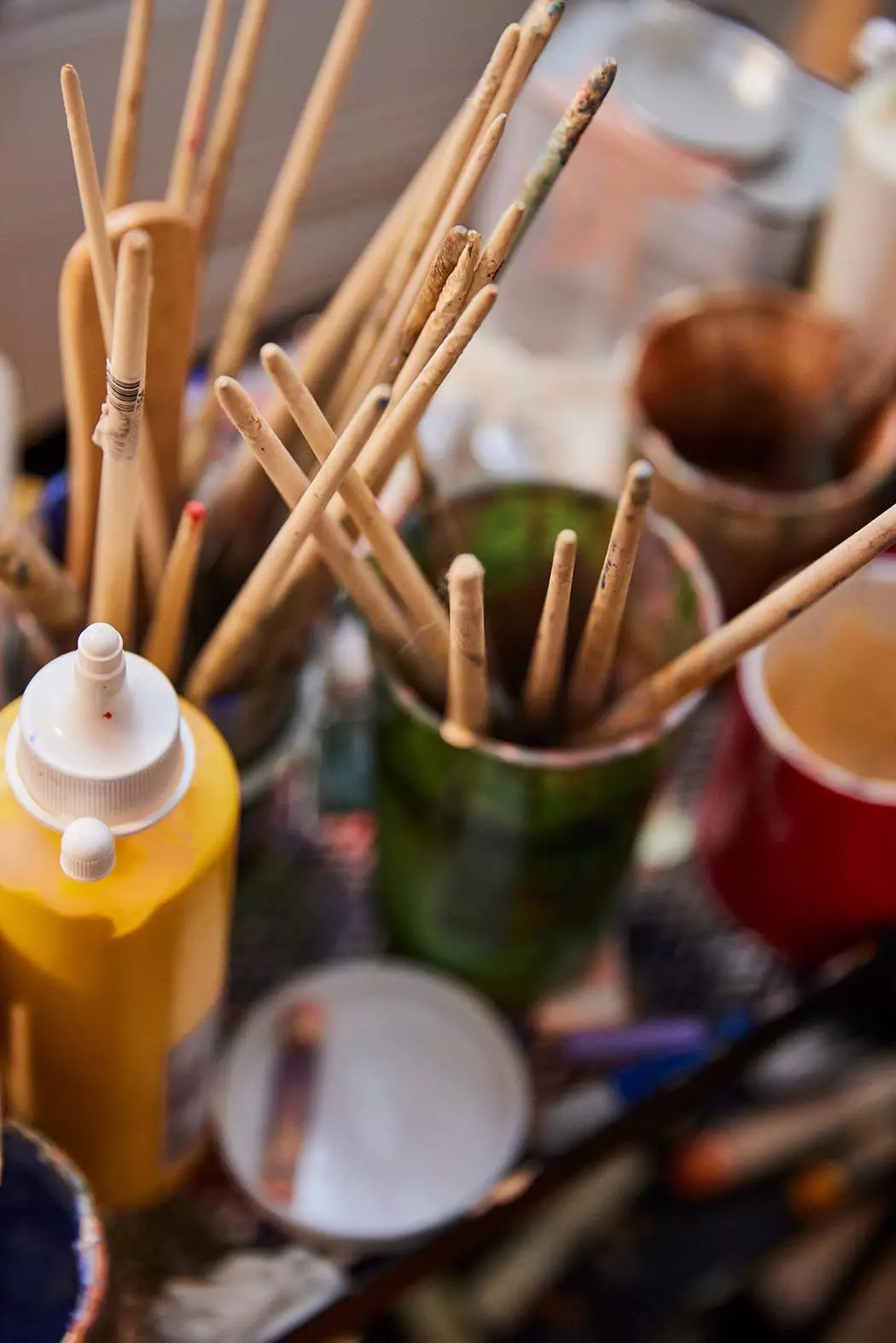 Pinsel und Farben im Atelier von Bings - femtastics