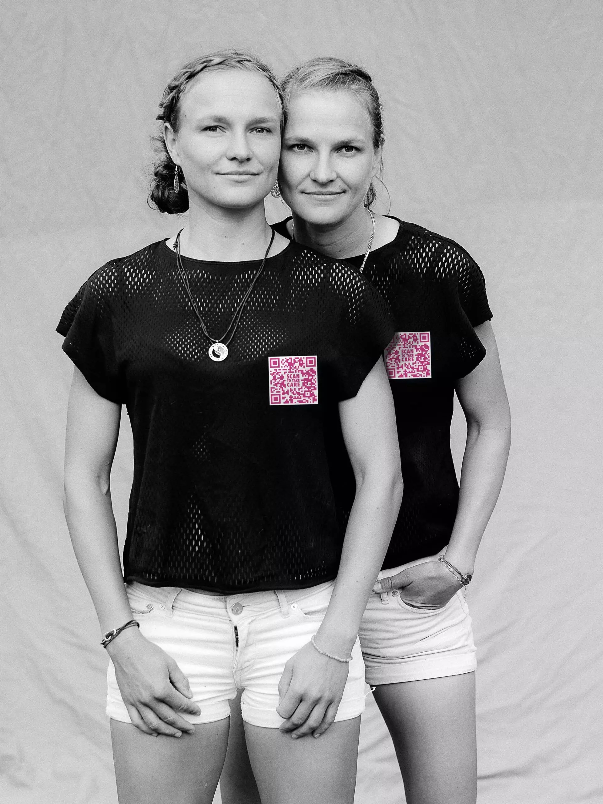 Anna und Lisa Hahner, Berlin 2022. Foto: Markus C. Hurek // Verwendung nur mit Urheberhinweis (Foto: Markus C. Hurek/ @menschundlicht) gestattet
