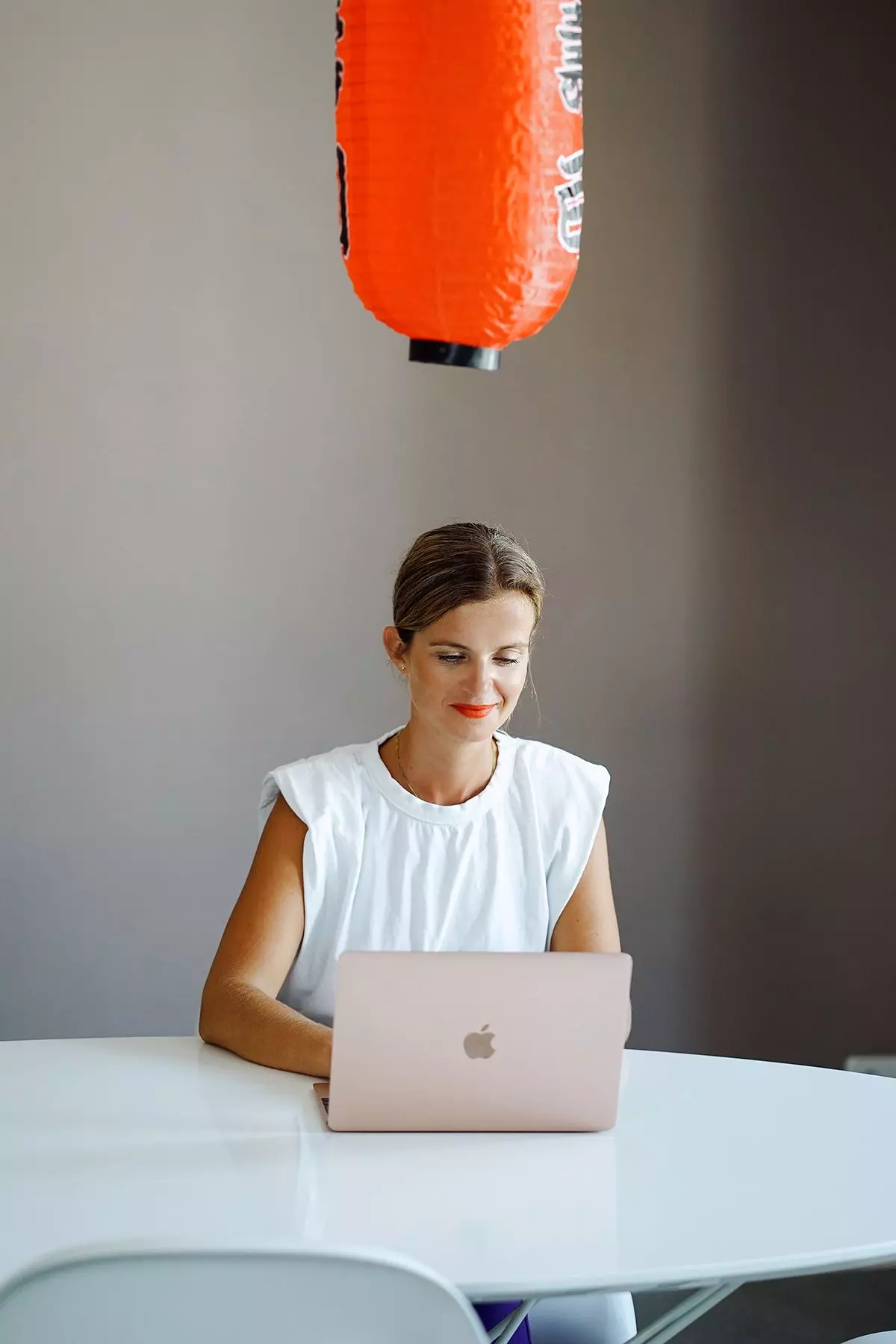 "Happy Immo"- Gründerin Anaïs Cosneau bei der Arbeit - femtastics